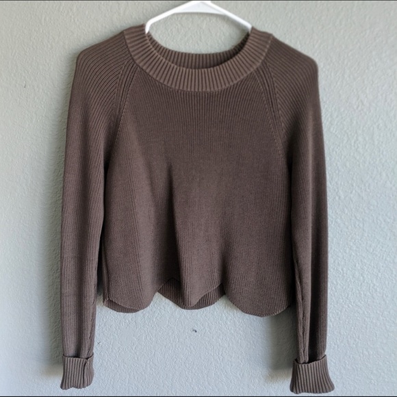 Aritzia Wilfred Scalloped Crop Sweater - Mink - Picture 3 of 9